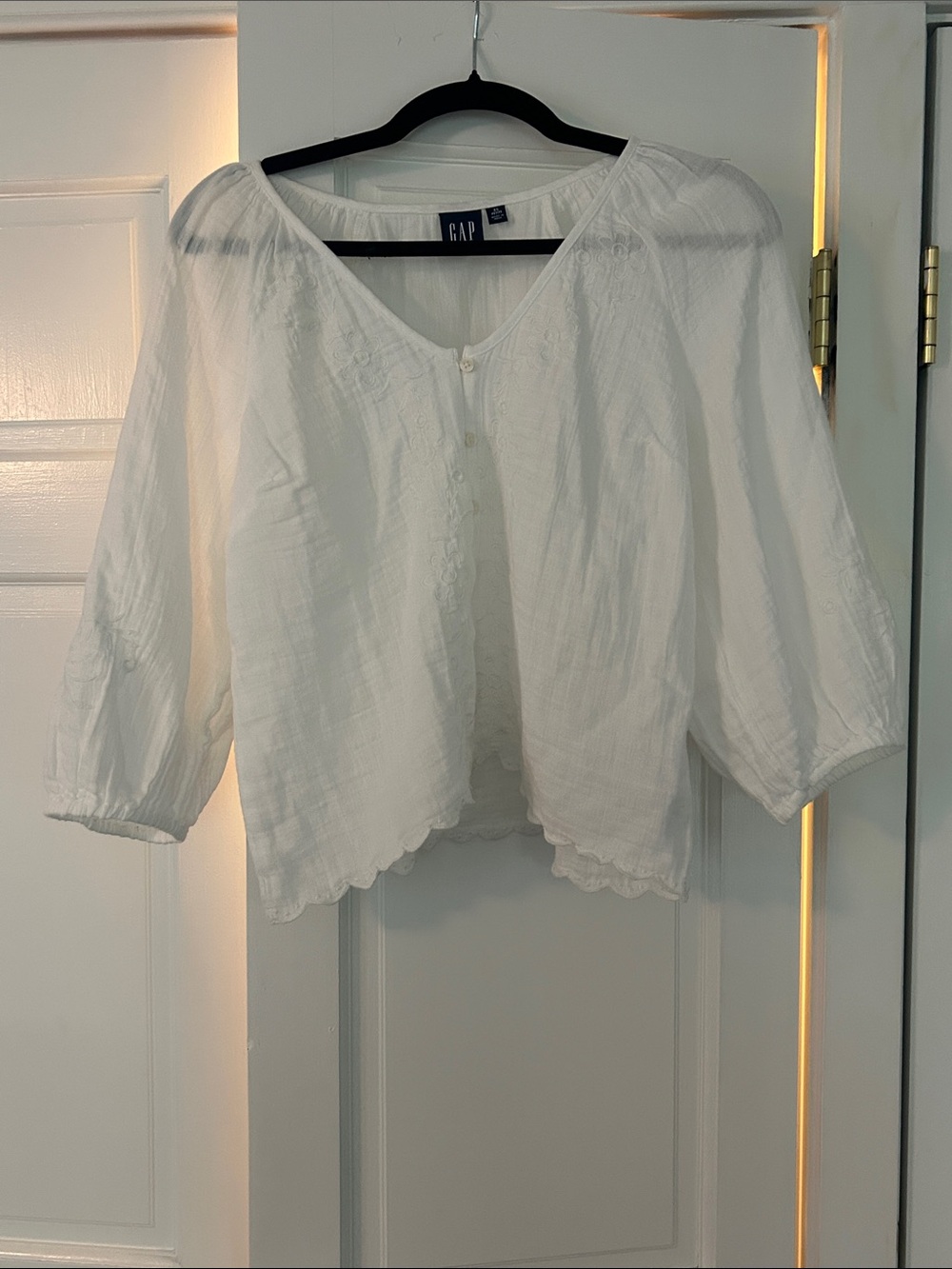 GAP White Cotton Peasant Blouse with Scallop Hem